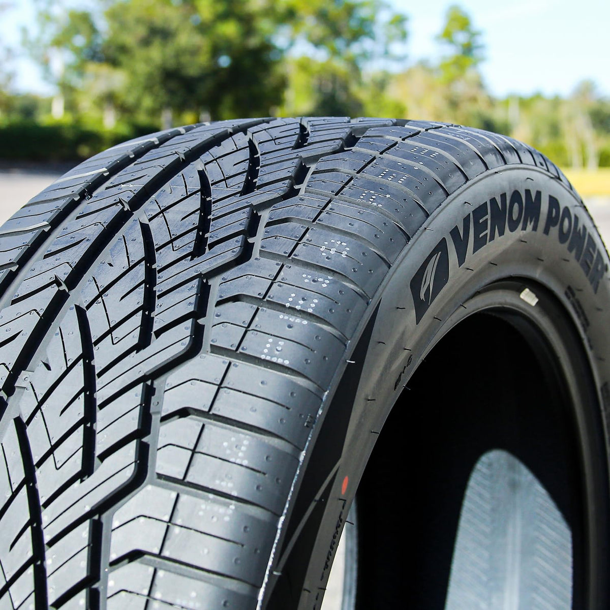 235/40ZR18 95W XL All Season Tires A71905