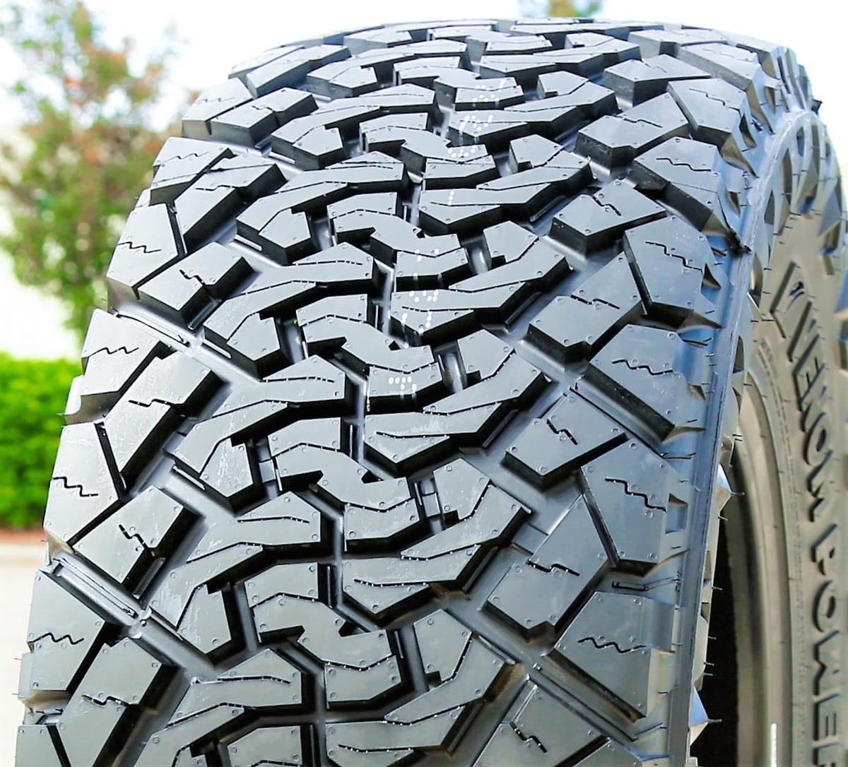 4 x LT265/70R18 Tires B7792